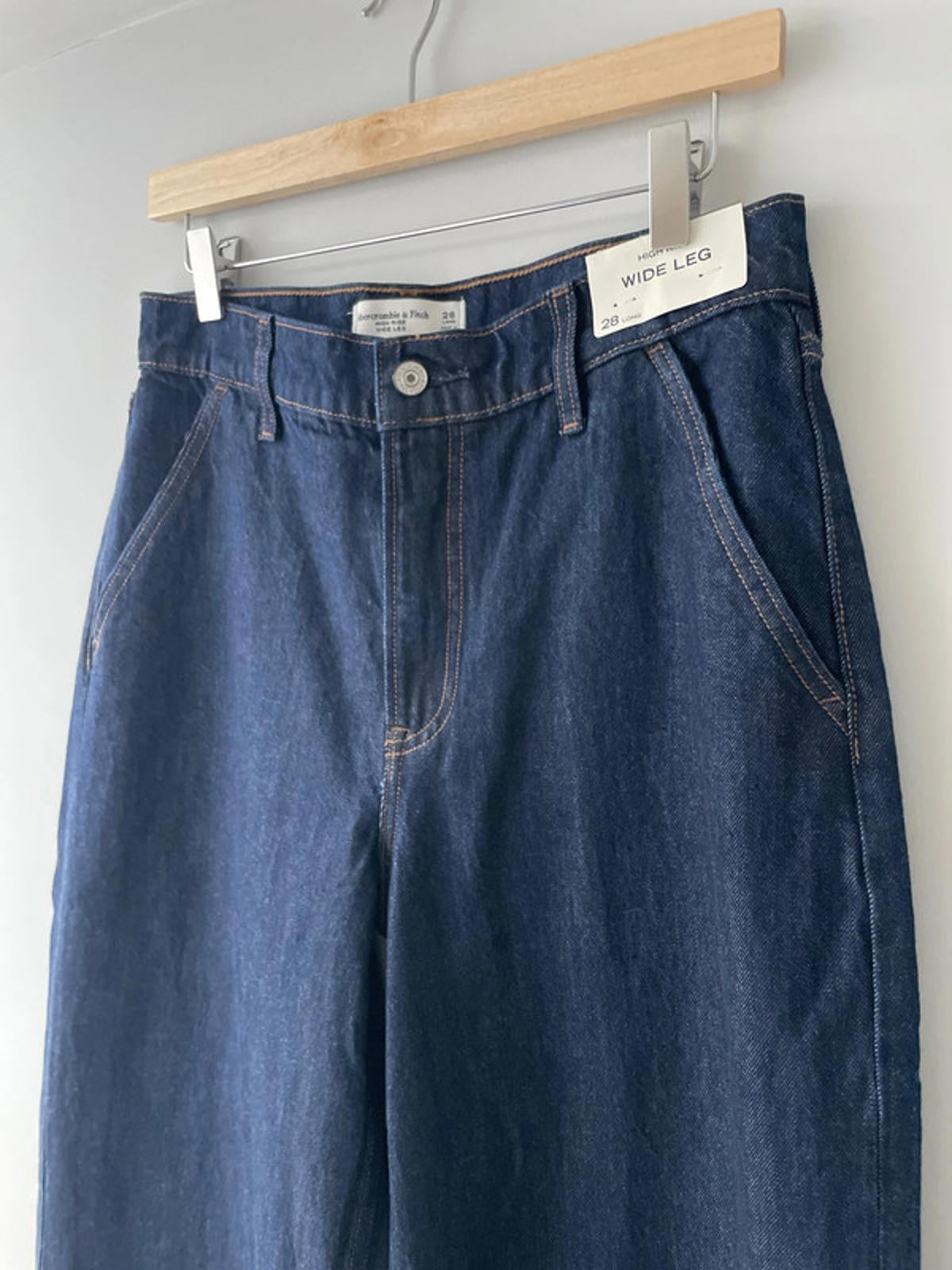 Women’s Abercrombie and Fitch High Rise Wide Leg Jeans in Navy - W28/L32 - 2563