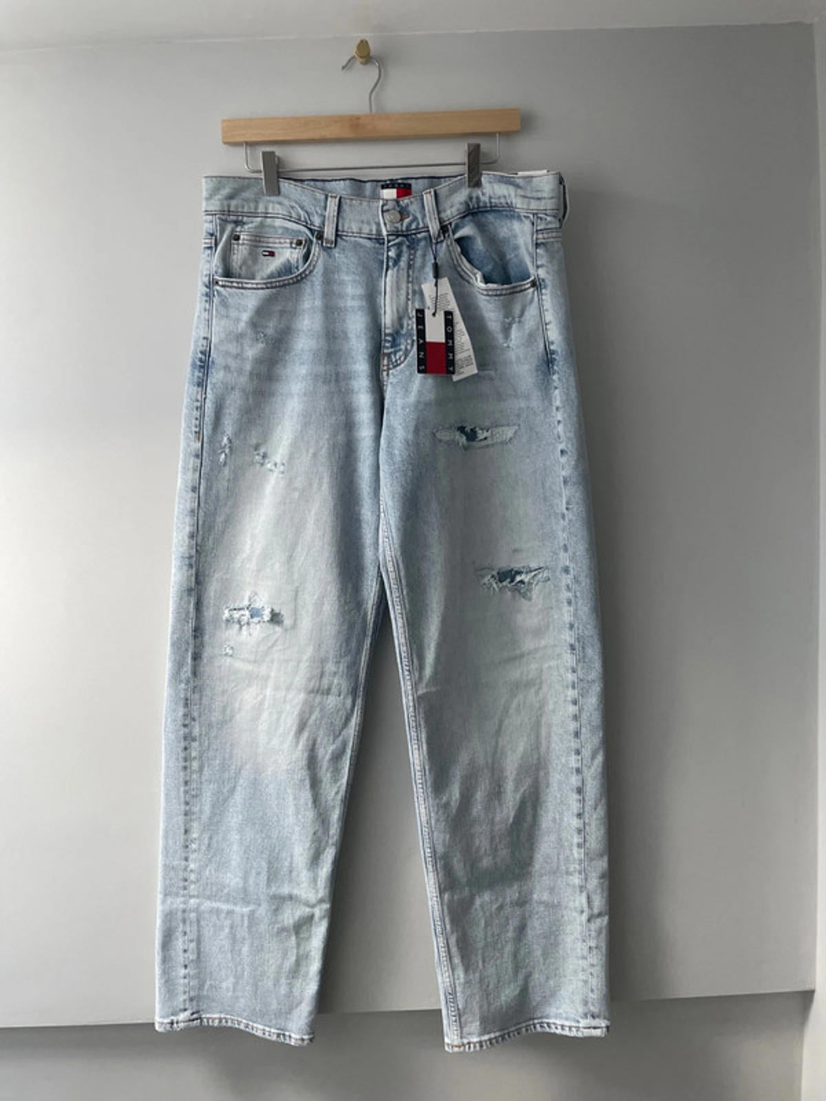 Men’s Tommy Hilfiger Jamie Loose Fit Ripped Effect Jeans In Blue - W32/L32 - 2524