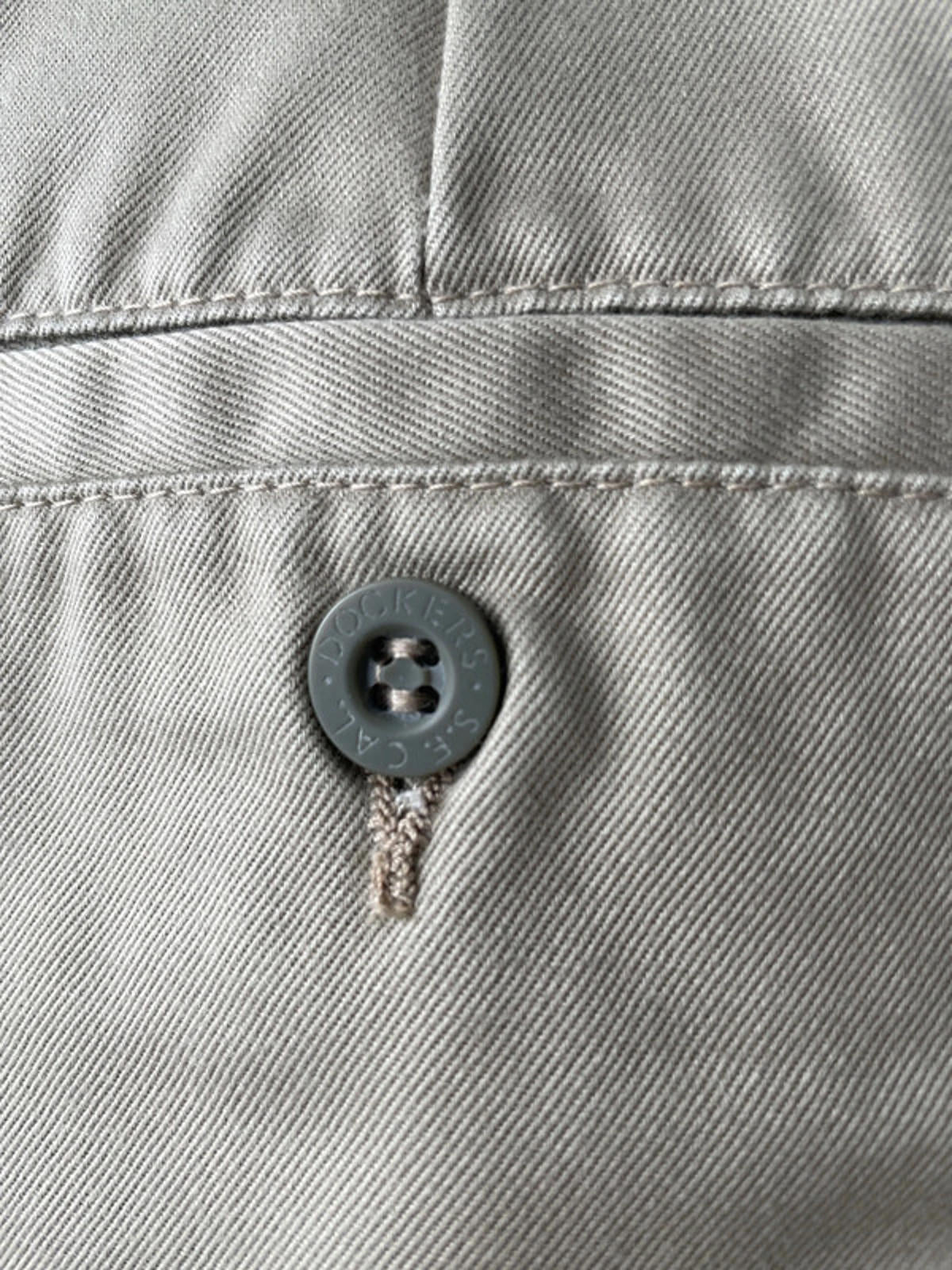 Men’s Dockers Khakis Premium Classic Chino Trousers - W34/L30 - 1707