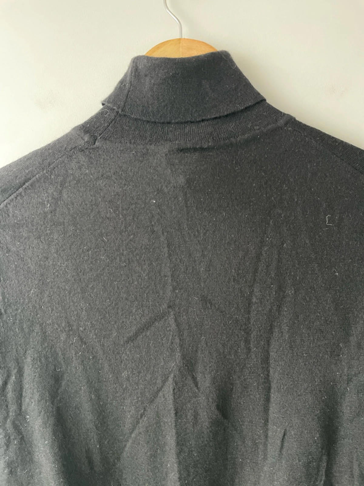 Men’s Hugo Boss 100% Wool Slim Fit Roll Neck Jumper - Medium - 2045