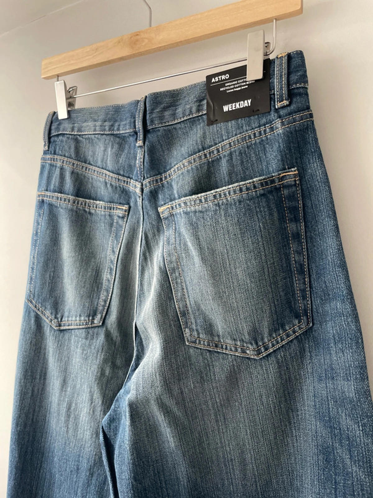 Women’s Weekday Astro Loose Baggy Fit Jeans in Blue - W26/L34 - 2485