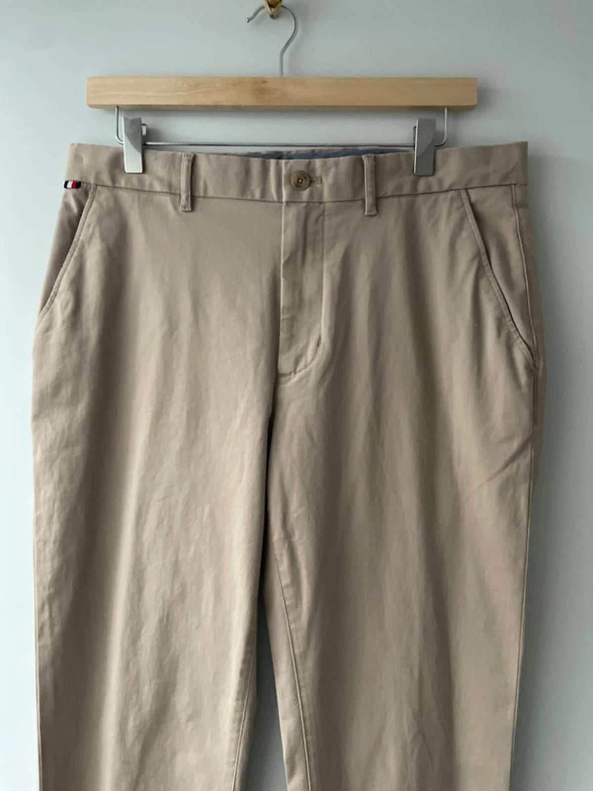 Men’s Tommy Hilfiger Denton Straight Leg Chino Trousers In Beige - W32/L32 -2874
