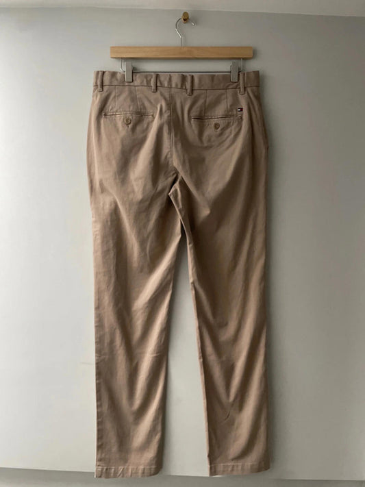 Men’s Tommy Hilfiger Denton Straight Leg Chino Trousers In Beige - W32/L32 -2874