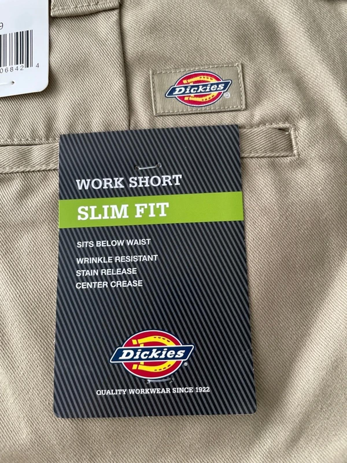 Women’s Dickies Slim Fit High Waist Shorts in Beige - W29/L11 - 2886