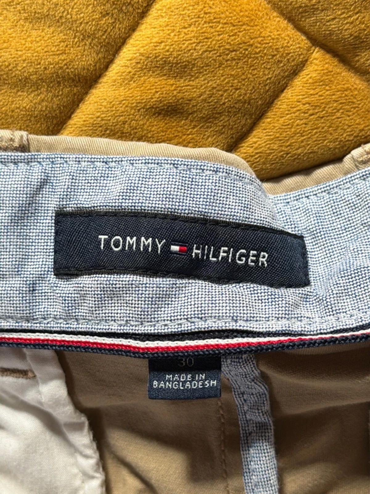 Women’s Tommy Hilfiger Classic Fit Chino Shorts In Beige - W30 - 3258