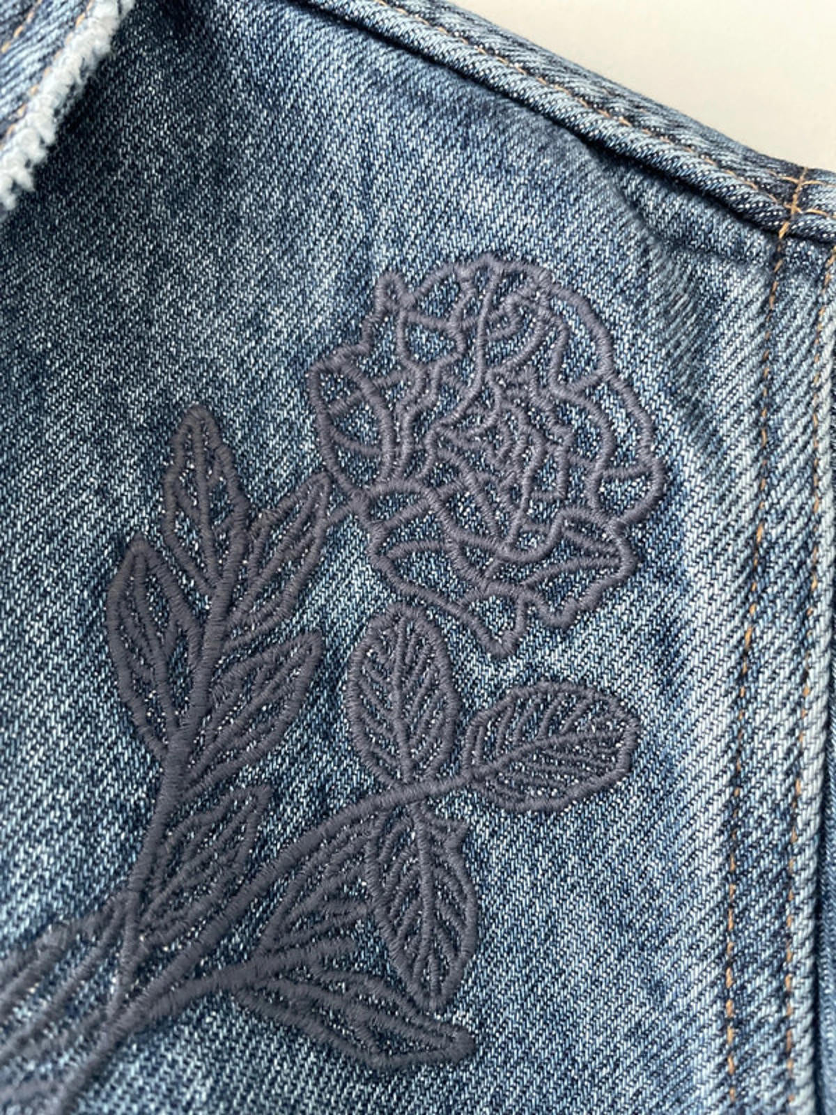 Women’s Tommy Hilfiger Floral Embroidered Denim Jacket In Navy - Small -2432