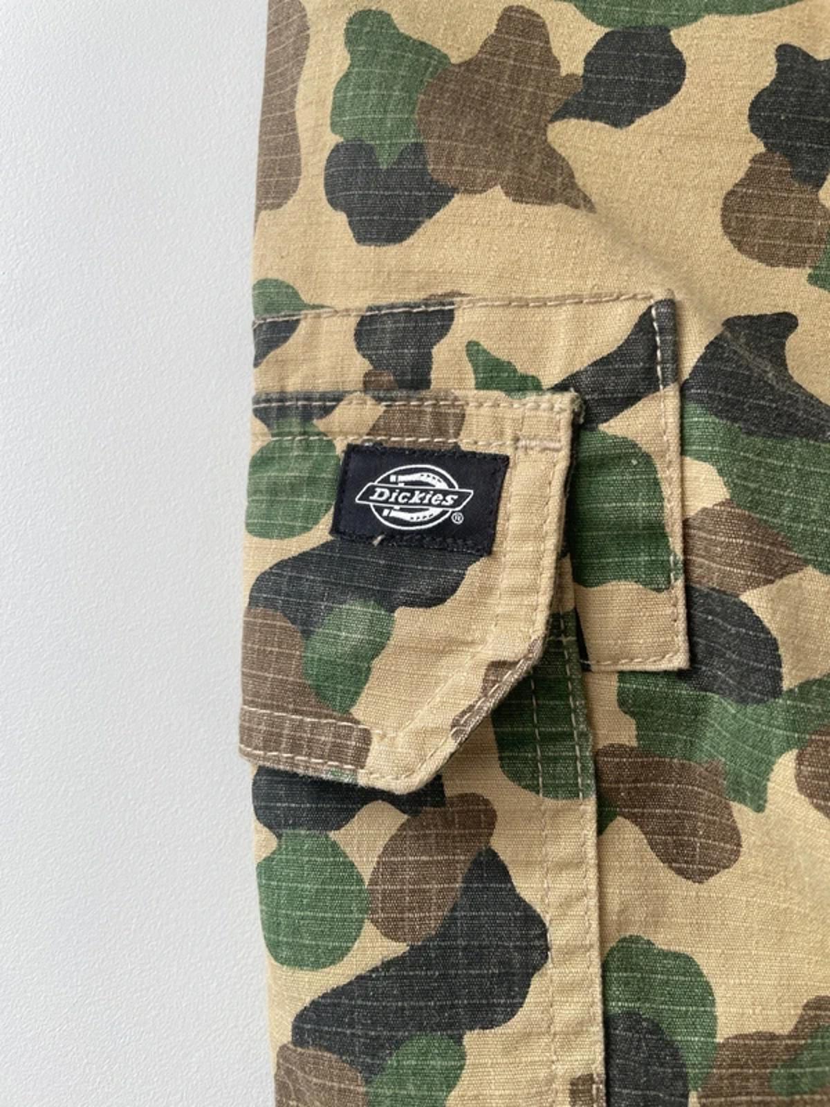 Men’s Dickies Camouflage Print Baggy Fit Cargo Shorts In Green - W30/L10 - 3122