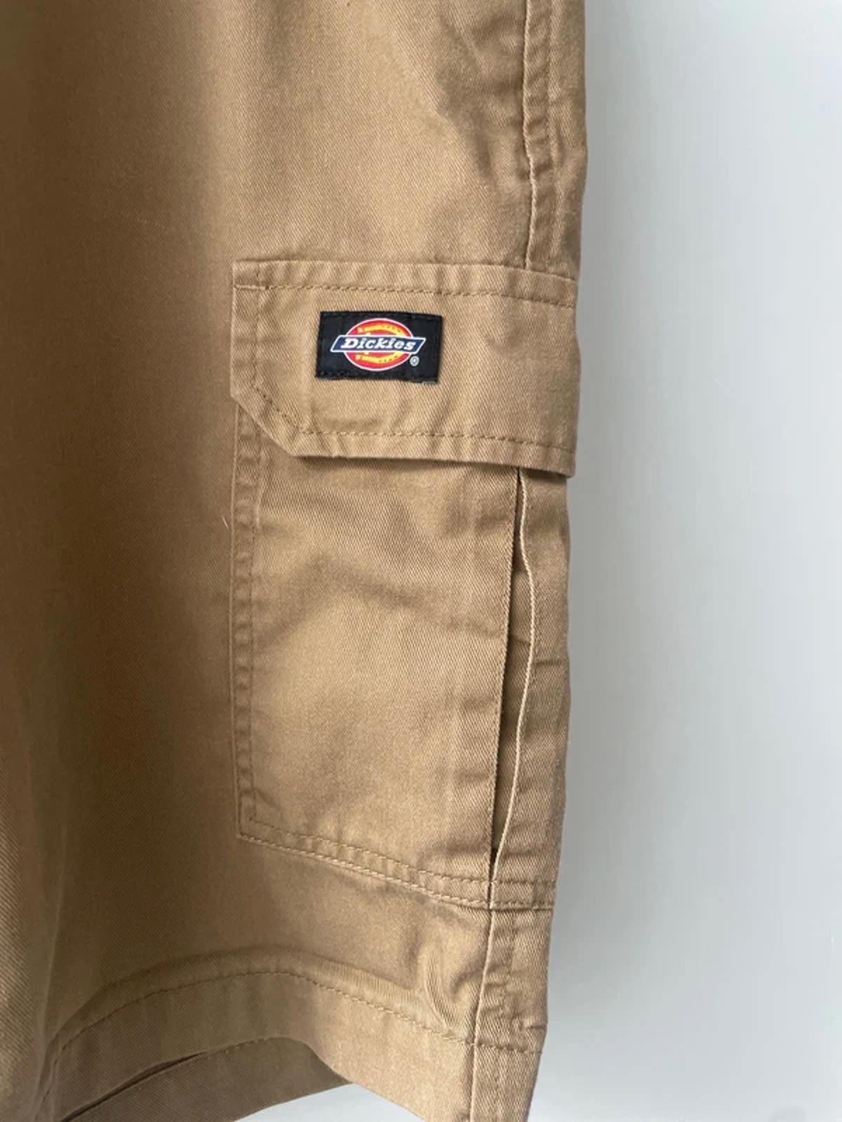 Men’s Dickies Baggy Fit Cargo Shorts In Beige - W36/L9.5 - 3181
