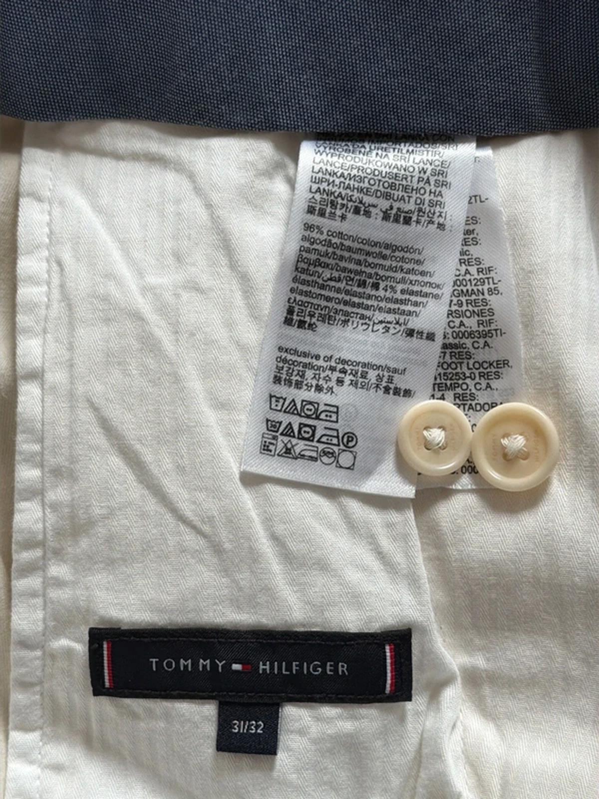 Men’s Tommy Hilfiger Denton Straight Leg Chino Trousers In Cream - W31/L32 - 3250
