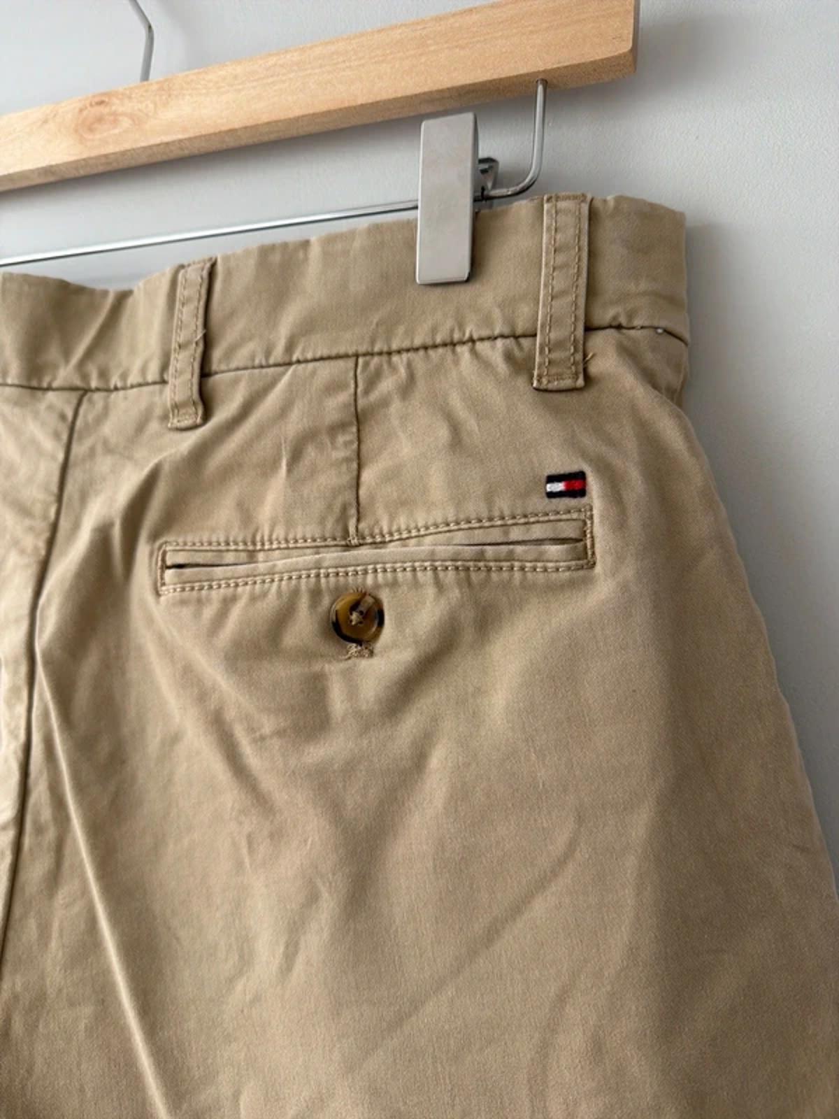 Women’s Tommy Hilfiger Classic Fit Chino Shorts In Beige - W30 - 3258