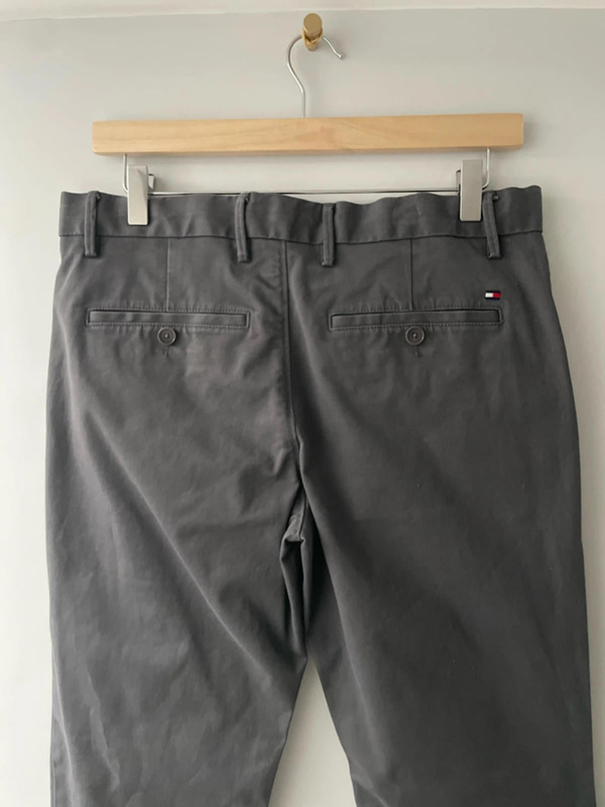 Men’s Tommy Hilfiger Classic Chinos Trousers In Grey - W32/L30 - 2871