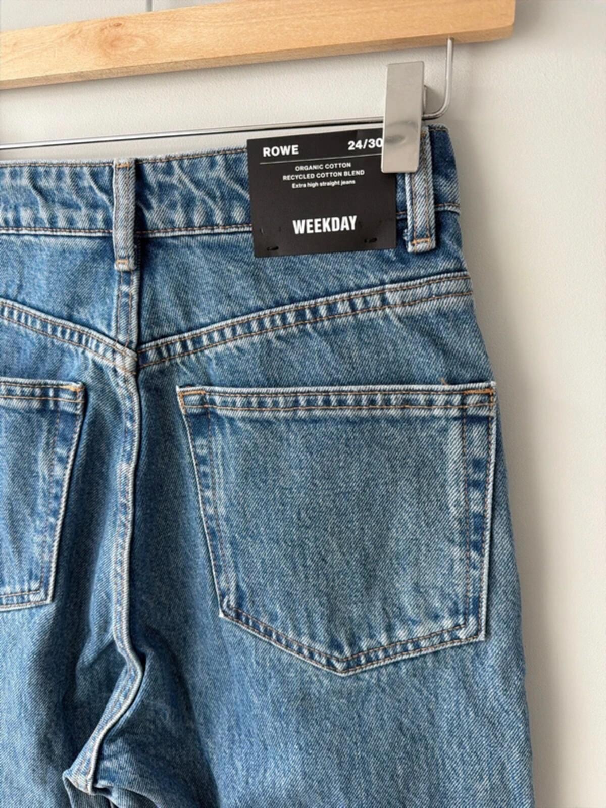 Women’s Weekday Rowe Extra High Waist Straight Fit Jeans - W24/L30 - 3378