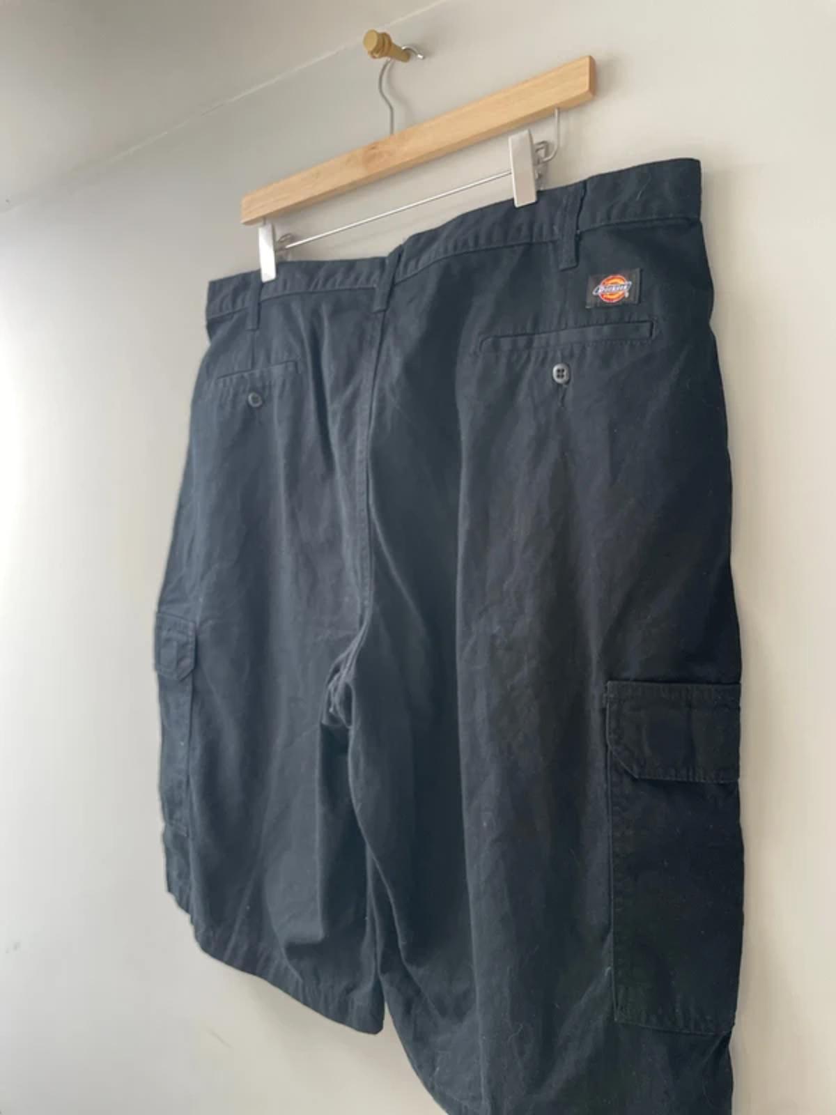 Men’s Dickies Baggy Fit Cargo Shorts In Black - W38/L13 - 3128