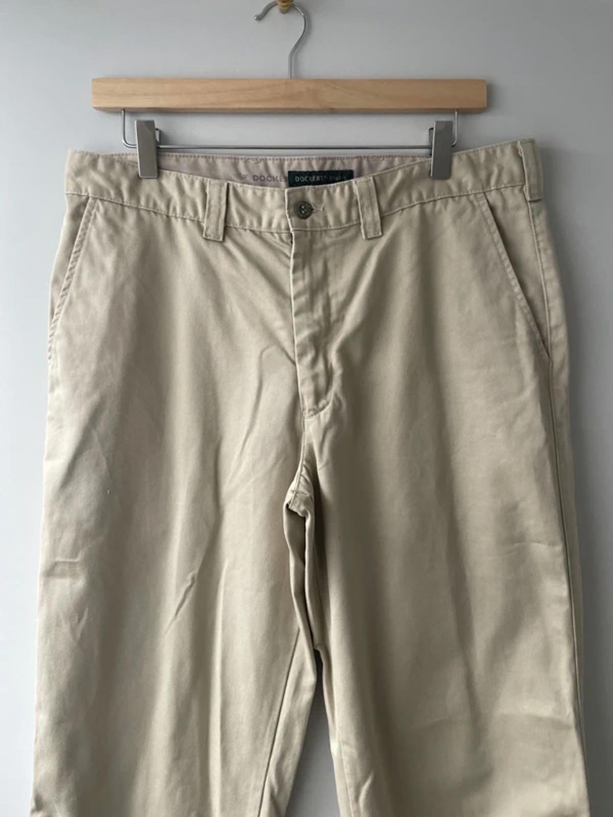 Men’s Dockers Classic Chino Trousers In Beige - W33/L32 - 2965