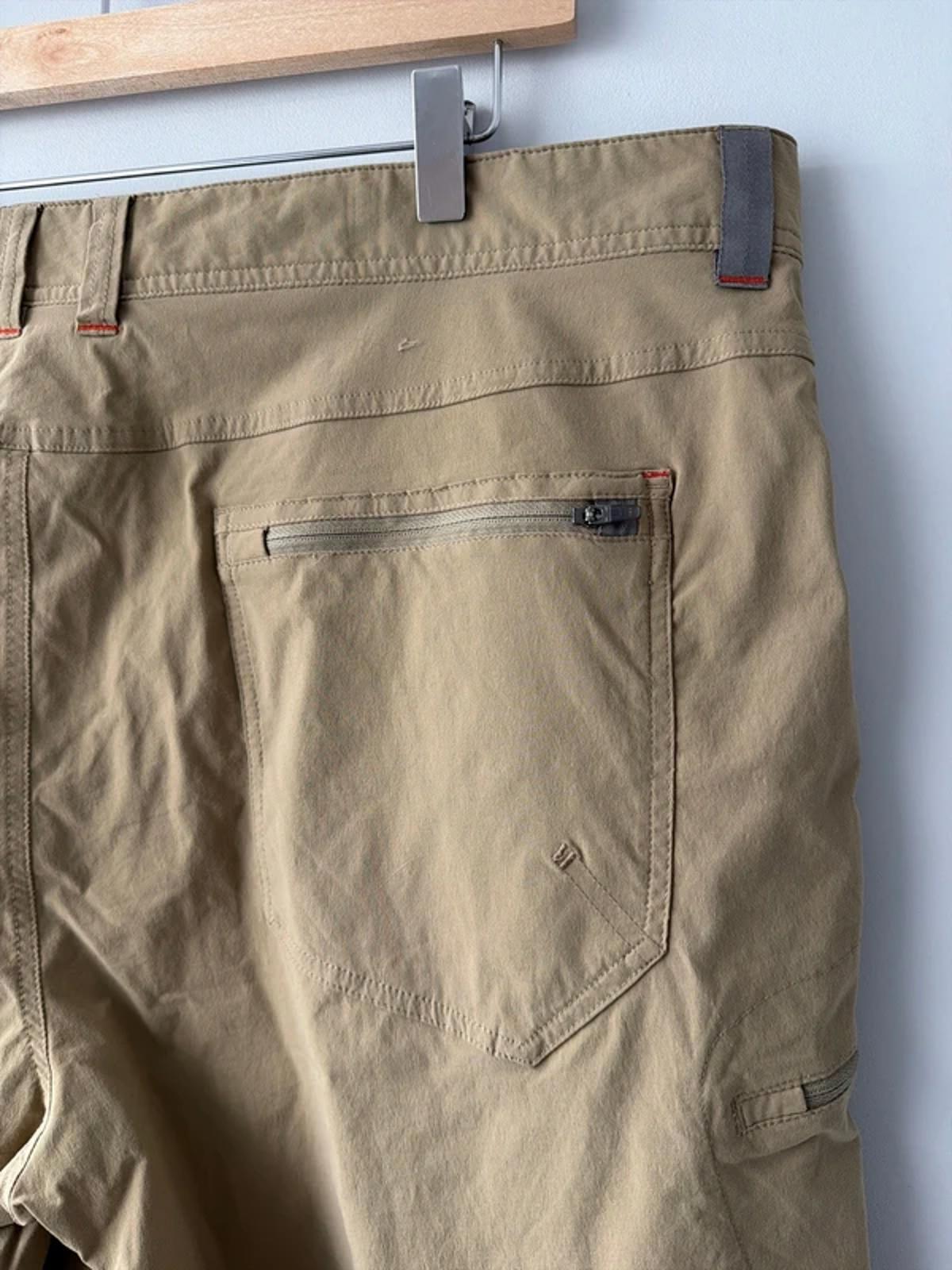 Men’s L.L.Bean Cresta Cargo Shorts In Beige - W40 - 3264