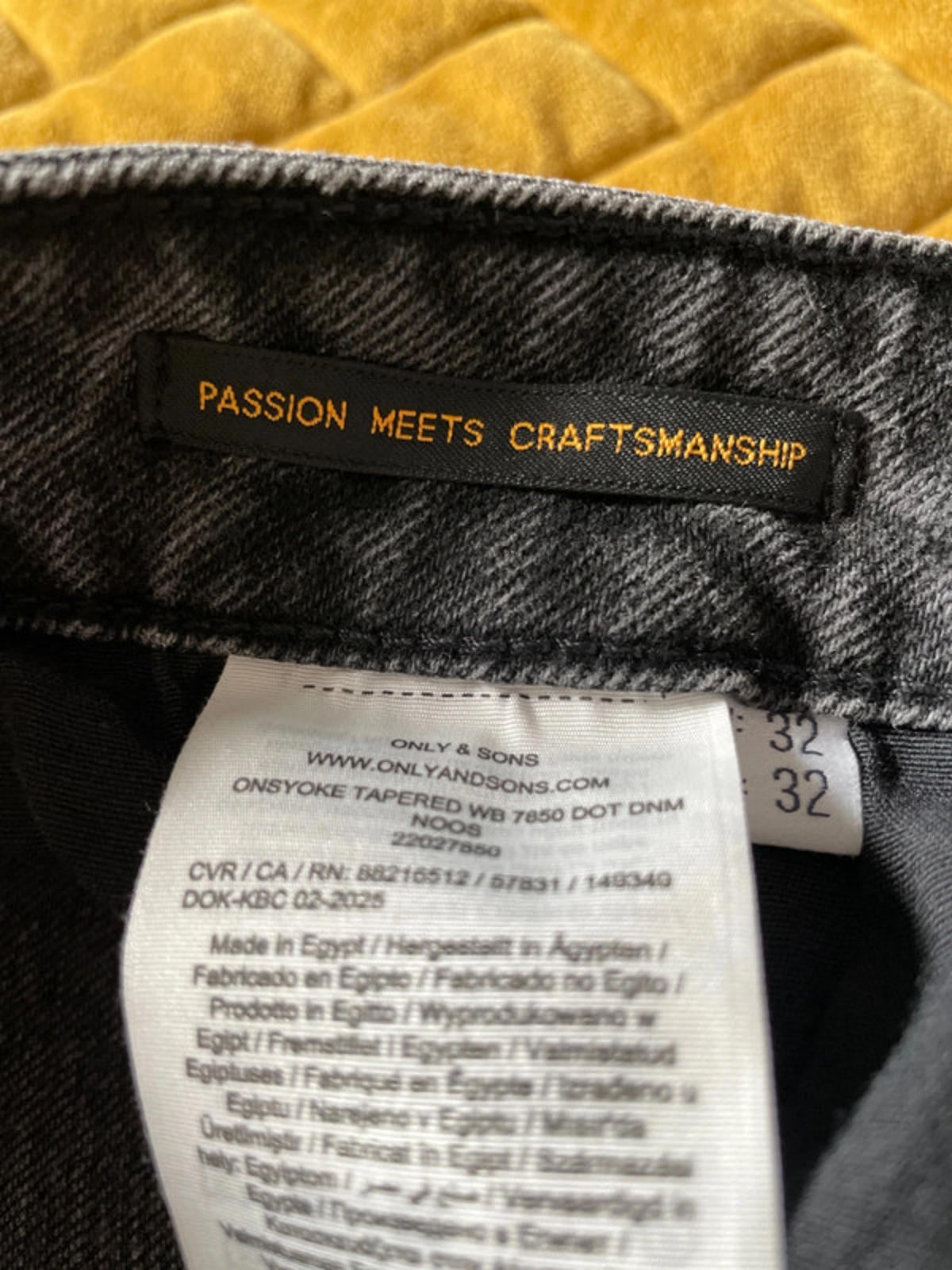 Men’s Only & Sons yoke Tapered Fit Jeans In Washed Black - W32/L32 - 2249