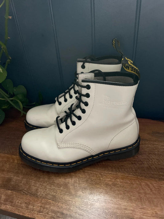 Women’s Dr Martens 1460W Mid Calf Black Lace Up Boots in Smooth White - UK6- 2169