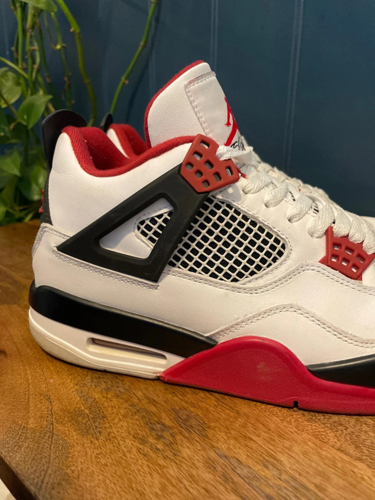 Men’s Nike Air Jordan 4 Retro "Fire Red 2020" Trainers - UK 8 - 2770