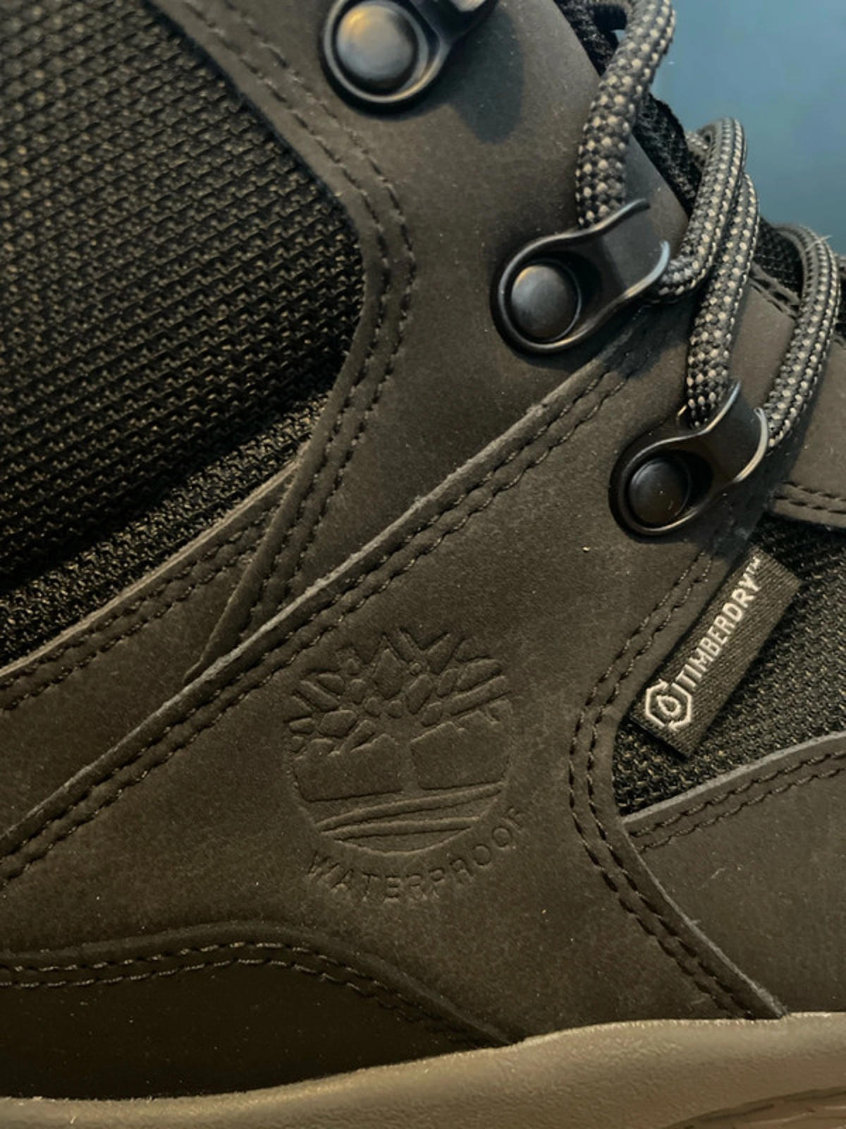 Men’s Timberland Lincoln Peak Mid Premium Leather Boots in Black - UK9 - 2666