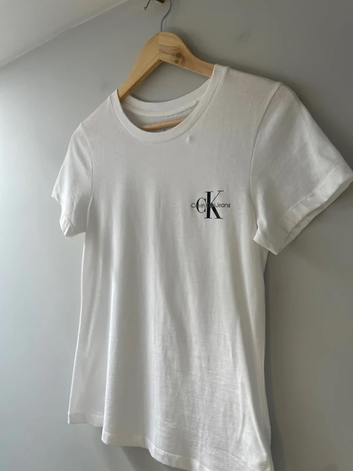 Women’s Calvin Klein Crew Neck Short Sleeve Slim Fit T-shirt in White - Small - 3040