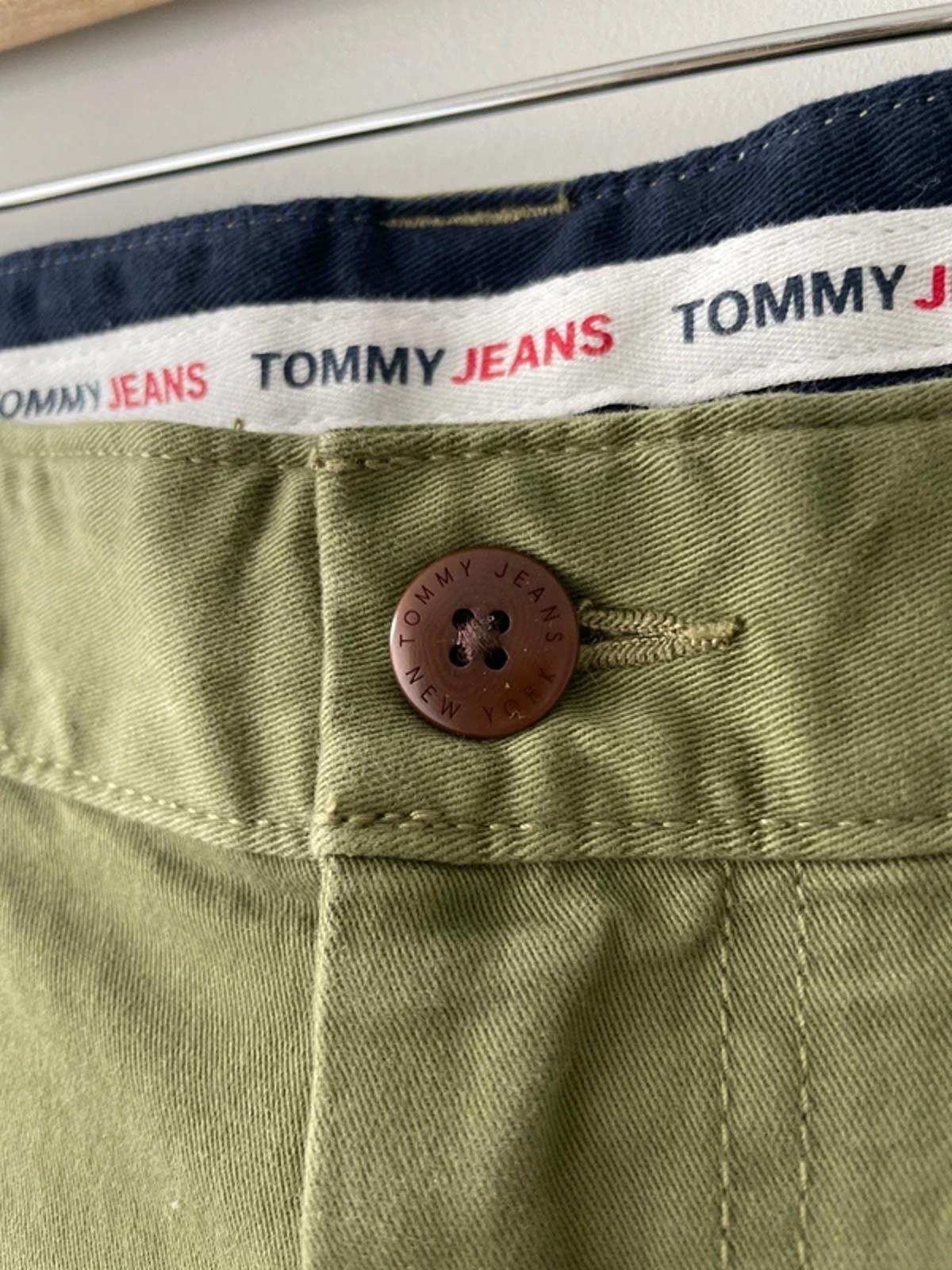 Men’s Tommy Hilfiger Scanton Slim Fit Chino Shorts in Khaki Green - W30/L8 - 3179
