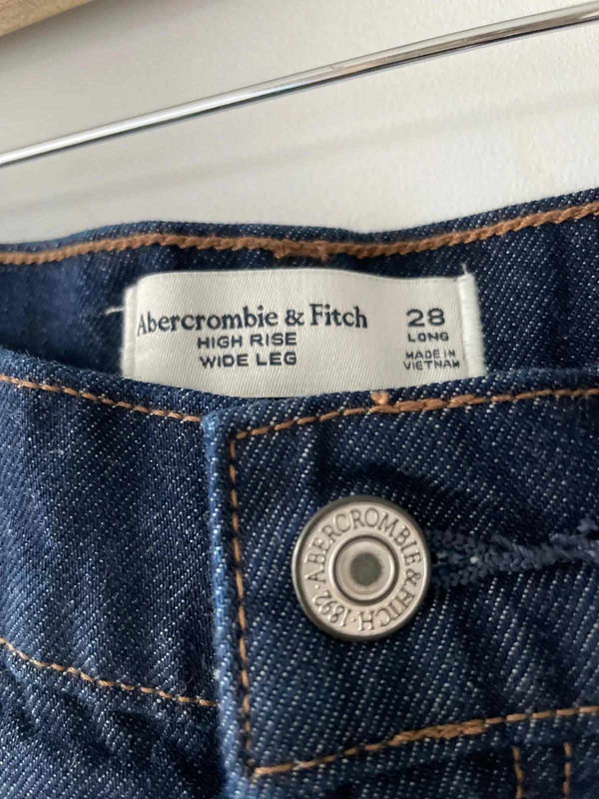 Women’s Abercrombie and Fitch High Rise Wide Leg Jeans in Navy - W28/L32 - 2563