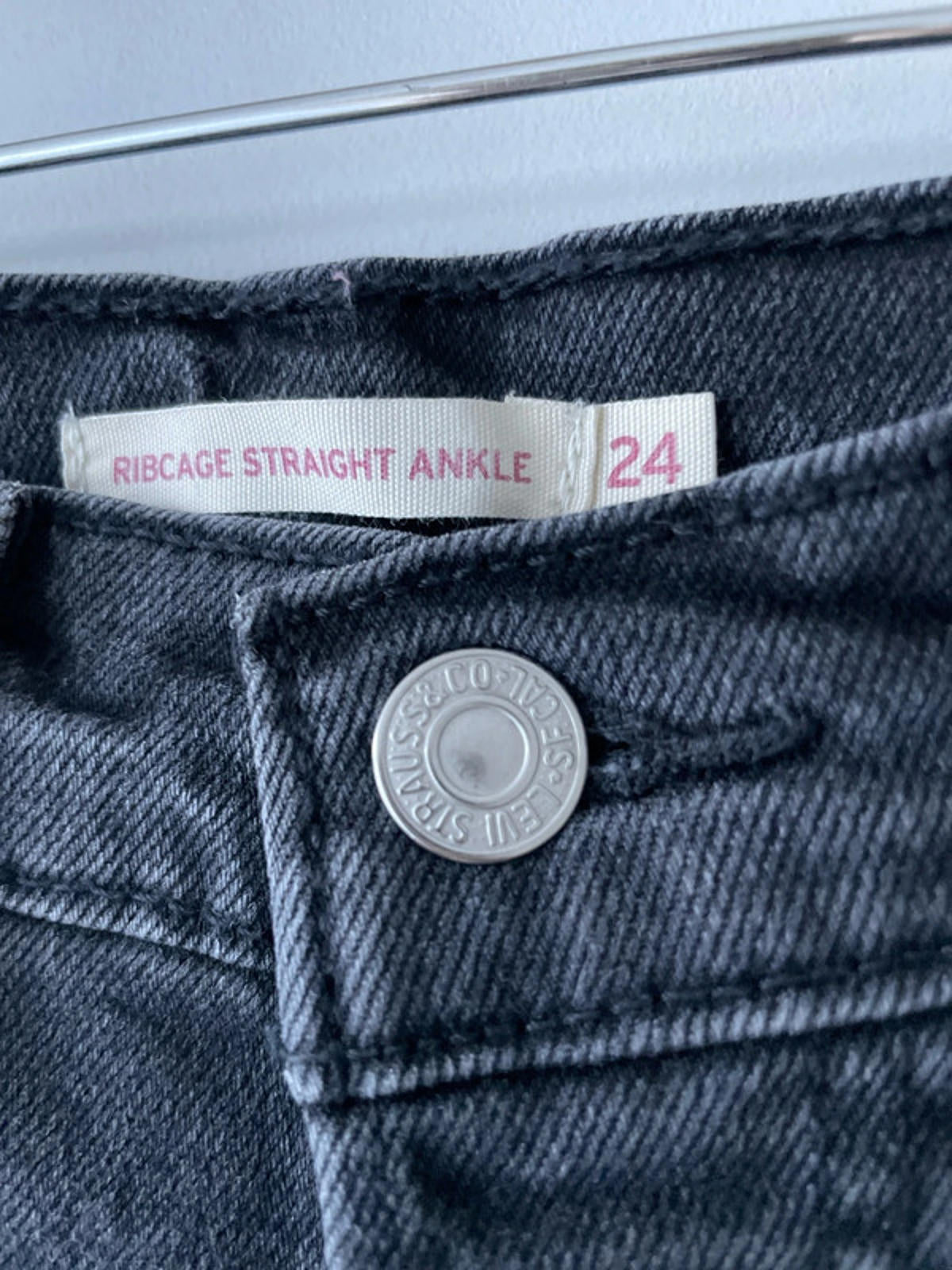 Women’s Levi’s High Waisted Ribcage Straight Fit Jeans In Black - W24/L27 - 2627
