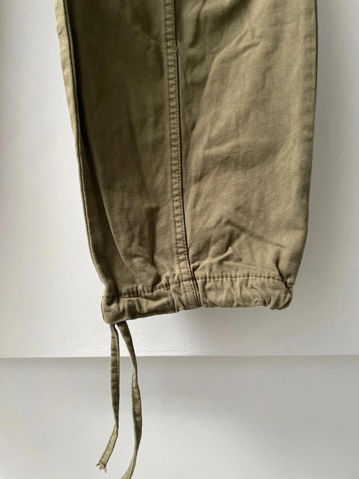 Men’s Pull and Bear Baggy Cargo Trousers in Khaki - W32/L29 - 2754