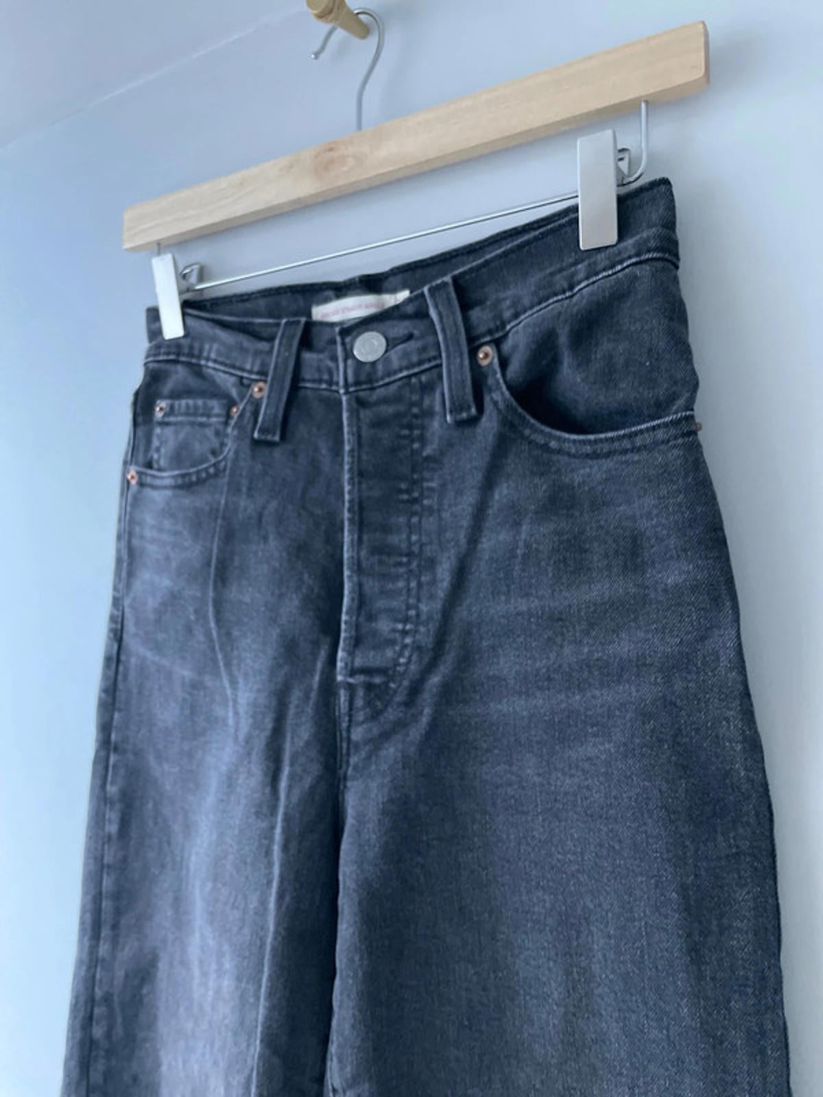 Women’s Levi’s High Waisted Ribcage Straight Fit Jeans In Black - W24/L27 - 2627