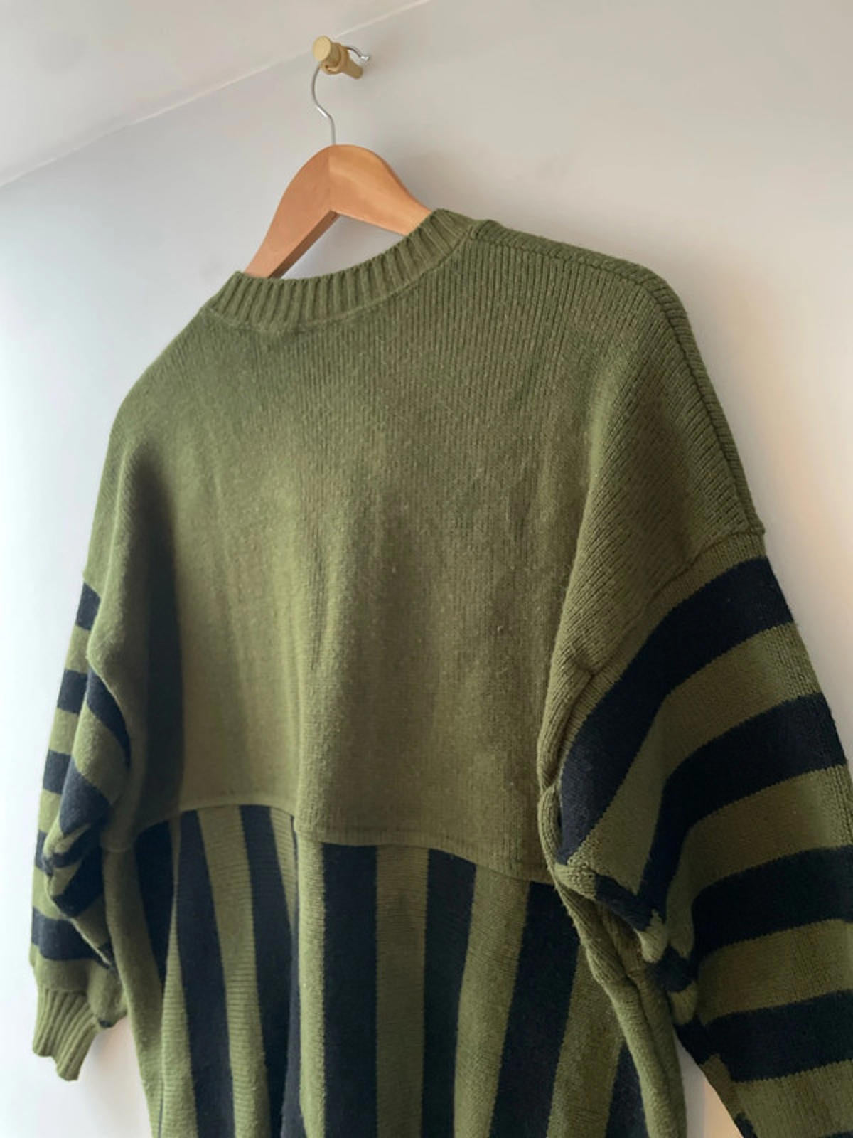 Men's Art Fashion Vintage Crew Neck Knitted Sweater Made In USA - Medium - 2778