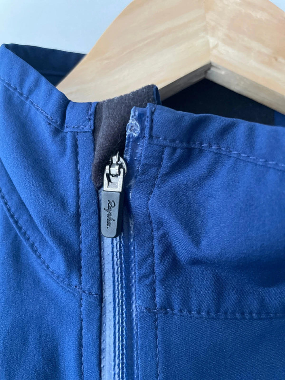 Men’s Rapha Long Sleeve lightweight Cycling Jacket In Navy - XSmall - 1911