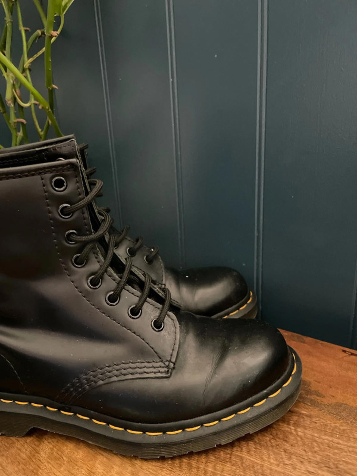 Women’s Dr Martens 11822 Mid Calf Lace Up Boots in Black - UK5 - 2158