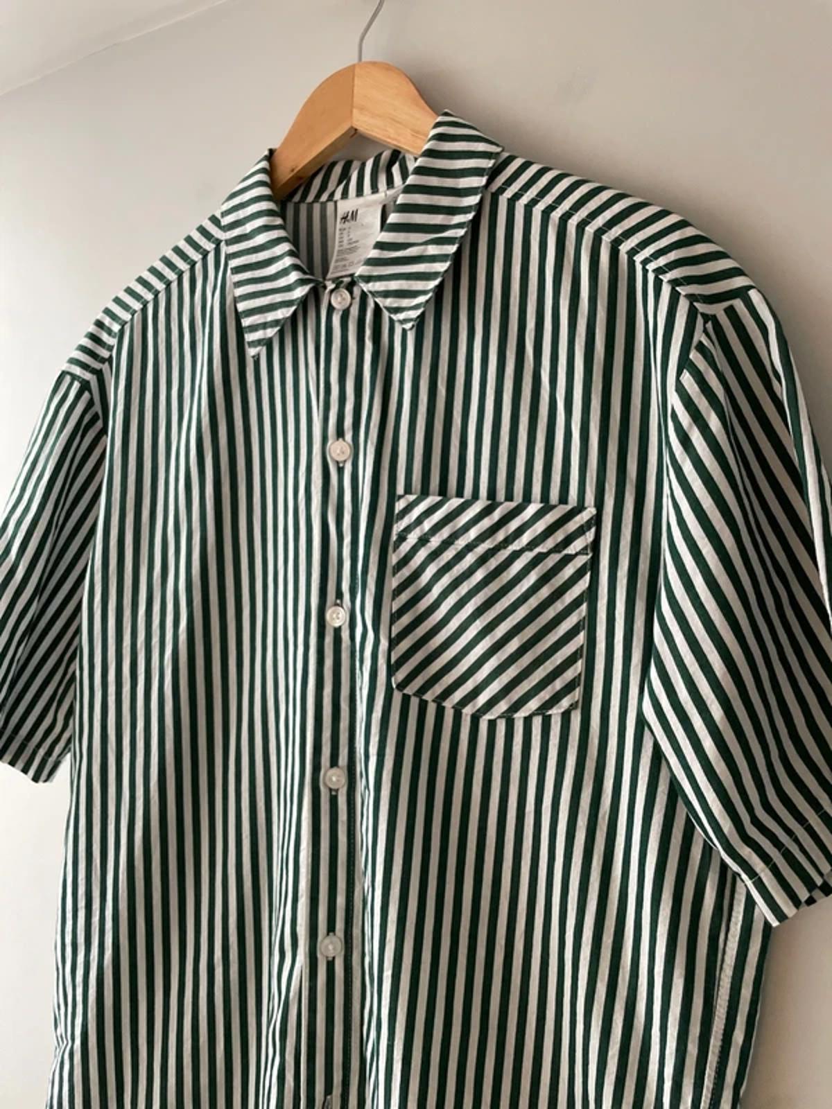 Men’s H&M X Smiley Colab Striped Short Sleeve Shirt in Green/White - Small -2935