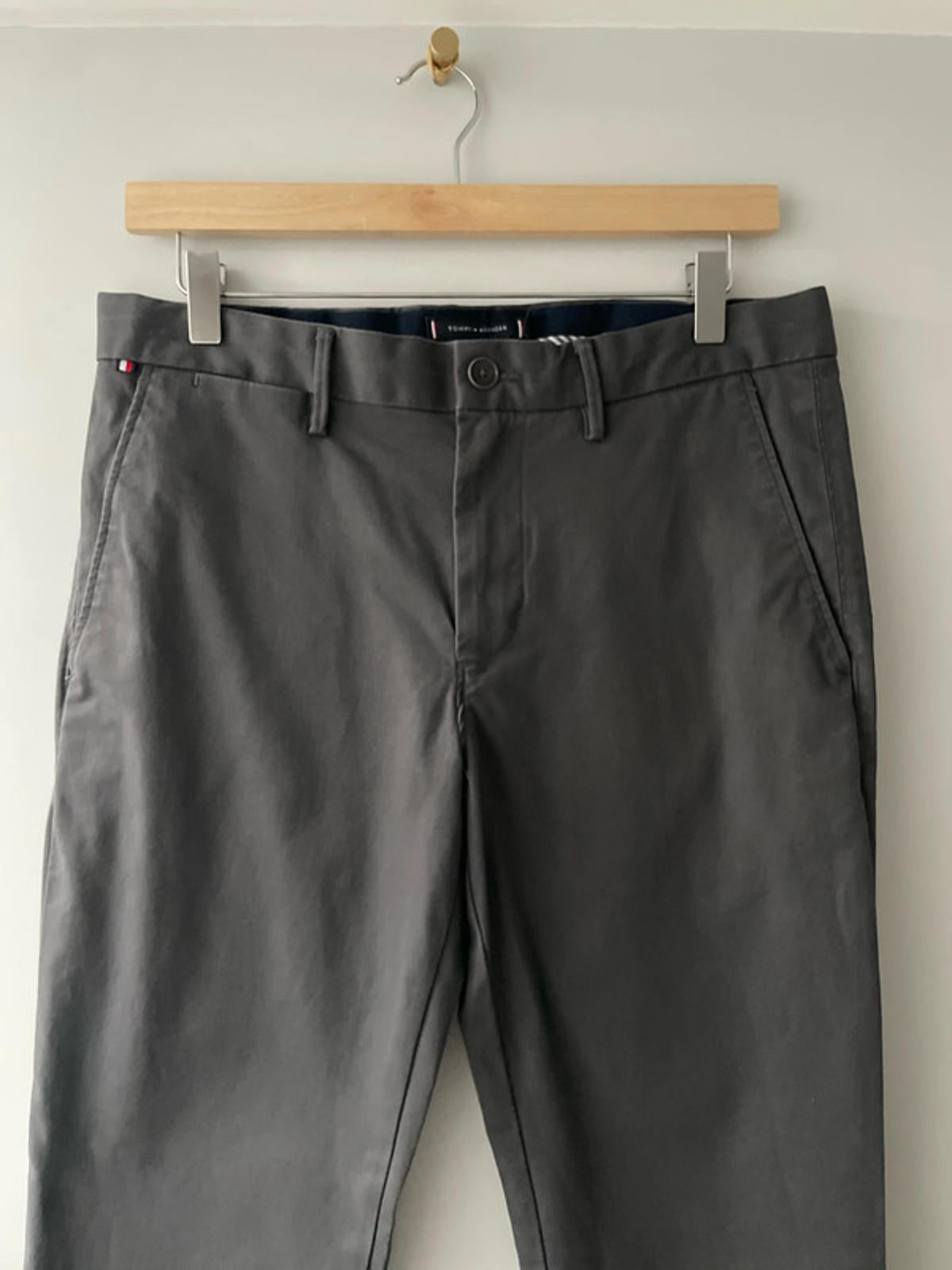 Men’s Tommy Hilfiger Classic Chinos Trousers In Grey - W32/L30 - 2871