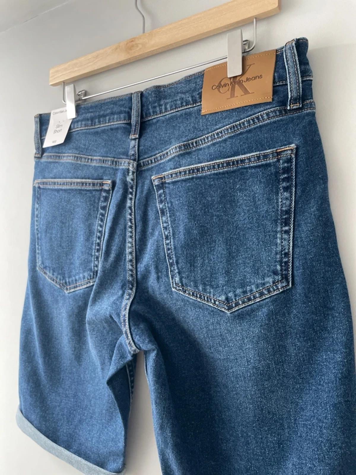 Men’s Calvin Klein Slim Fit Denim Shorts In Navy Blue - W32/L10 - 3135
