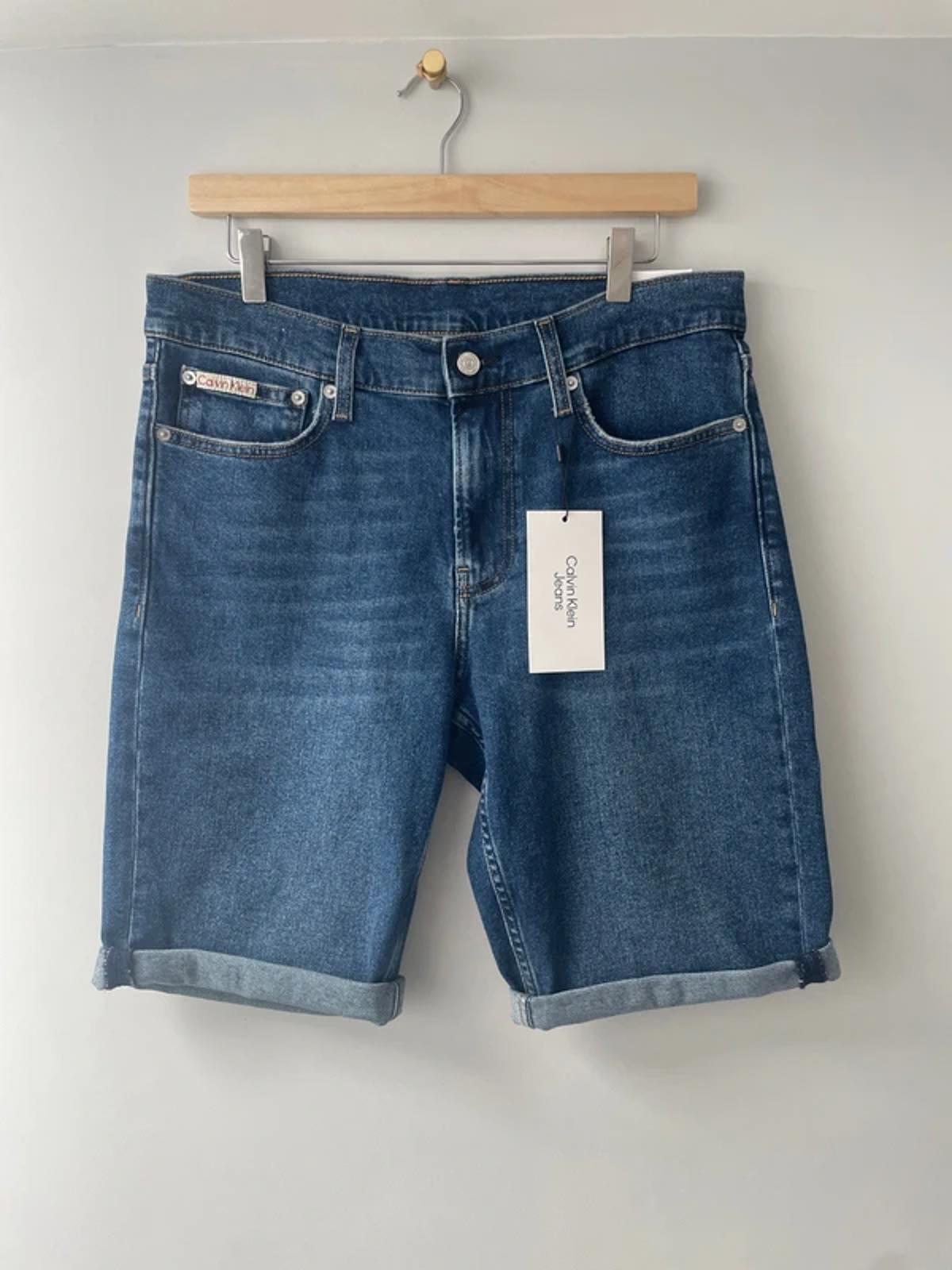 Men’s Calvin Klein Slim Fit Denim Shorts In Navy Blue - W32/L10 - 3135