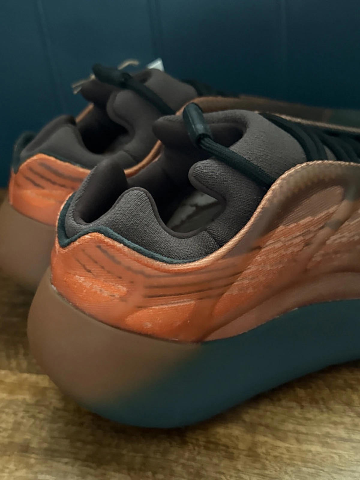 Men’s Yeezy 700 V3 Copper Fade Chunky Sole Trainers - Uk7.5 - 1295