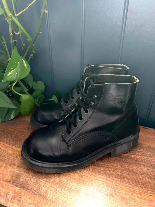 Women’s Dr Martens Made In England Lace Up Leather Boots In Black - UK6 - 2167