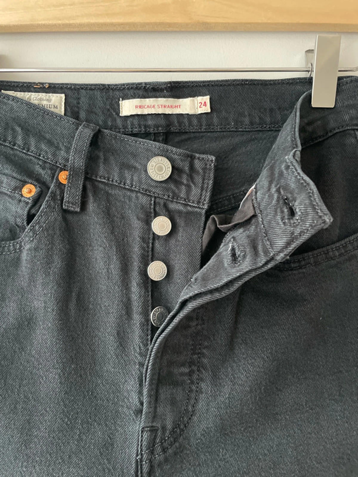 Women’s Levi’s High Waisted Ribcage Straight Fit Jeans In Black - W24/L27 - 2791