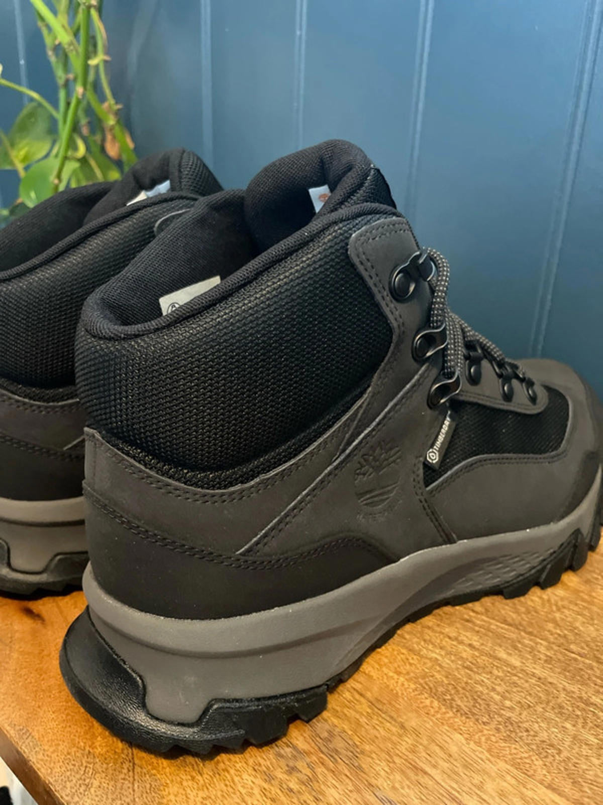 Men’s Timberland Lincoln Peak Mid Premium Leather Boots in Black - UK9 - 2666