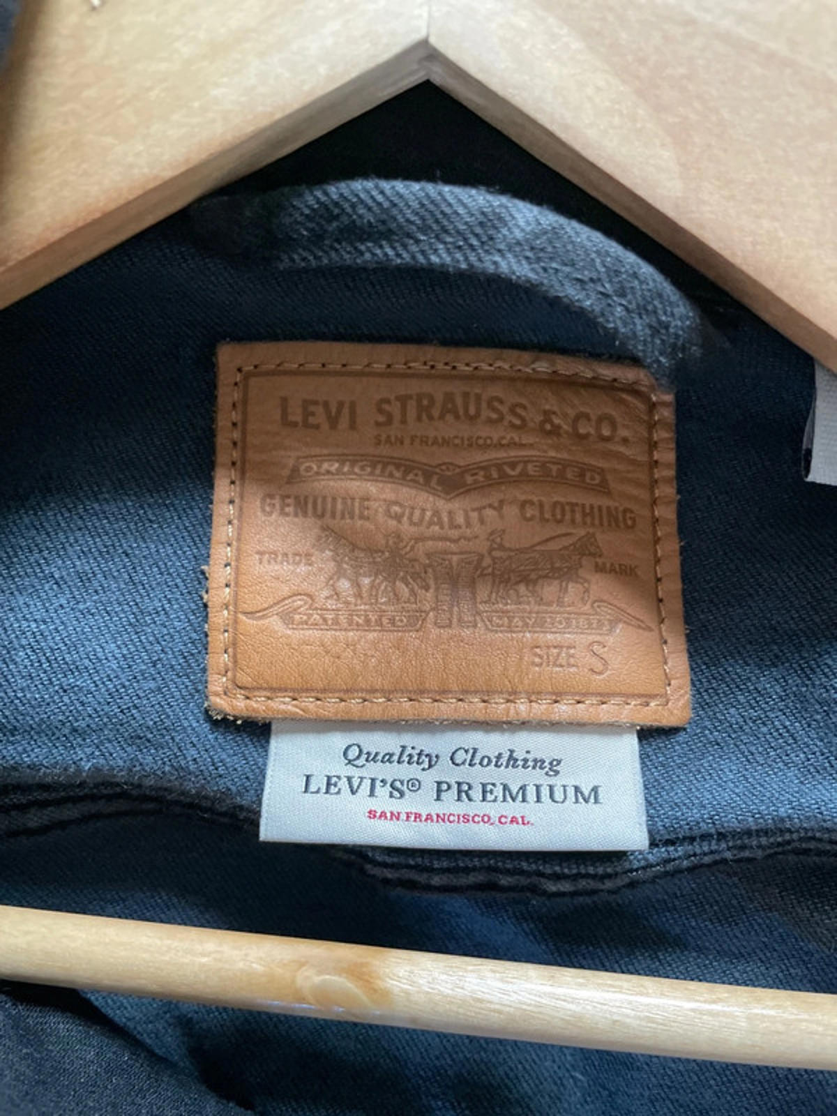 Women’s Levi’s Premium Denim Trucker Jacket In Black Wash - Small - 2463