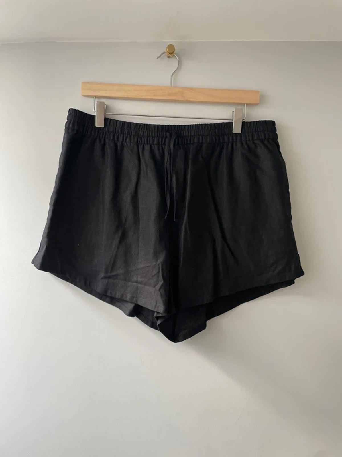 Women’s Weekday Drawstring Waist Linen Shorts in Black - Large - 3057