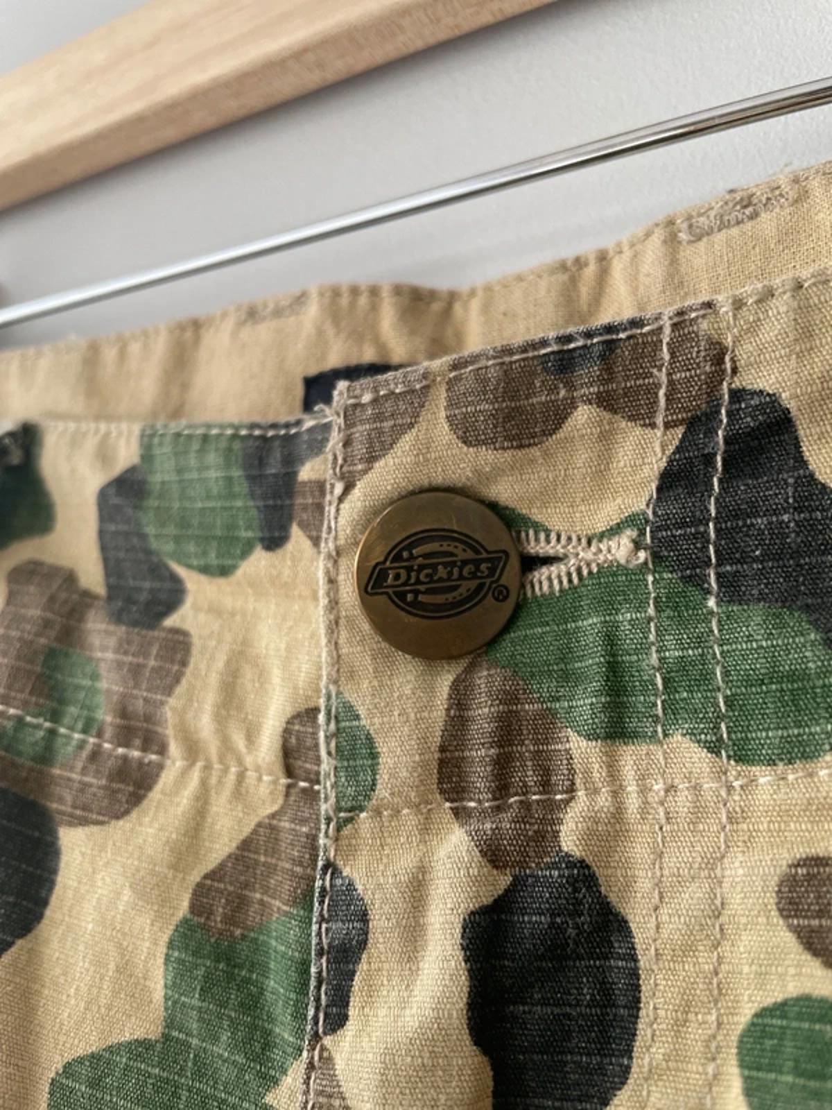Men’s Dickies Camouflage Print Baggy Fit Cargo Shorts In Green - W30/L10 - 3122