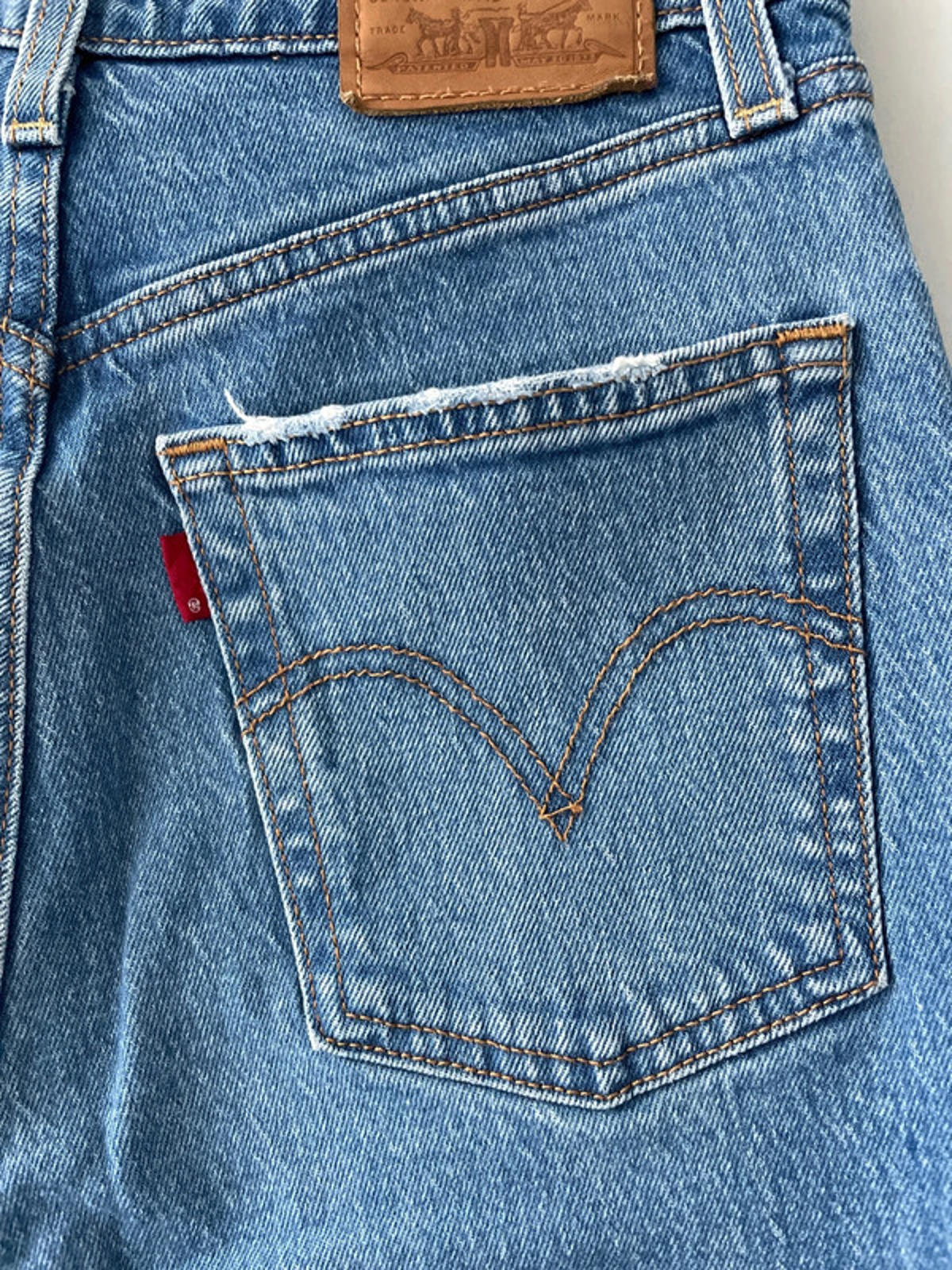 Women’s Levi’s High Waisted Ribcage Straight Fit Jeans In Navy - W26/L27 - 2572