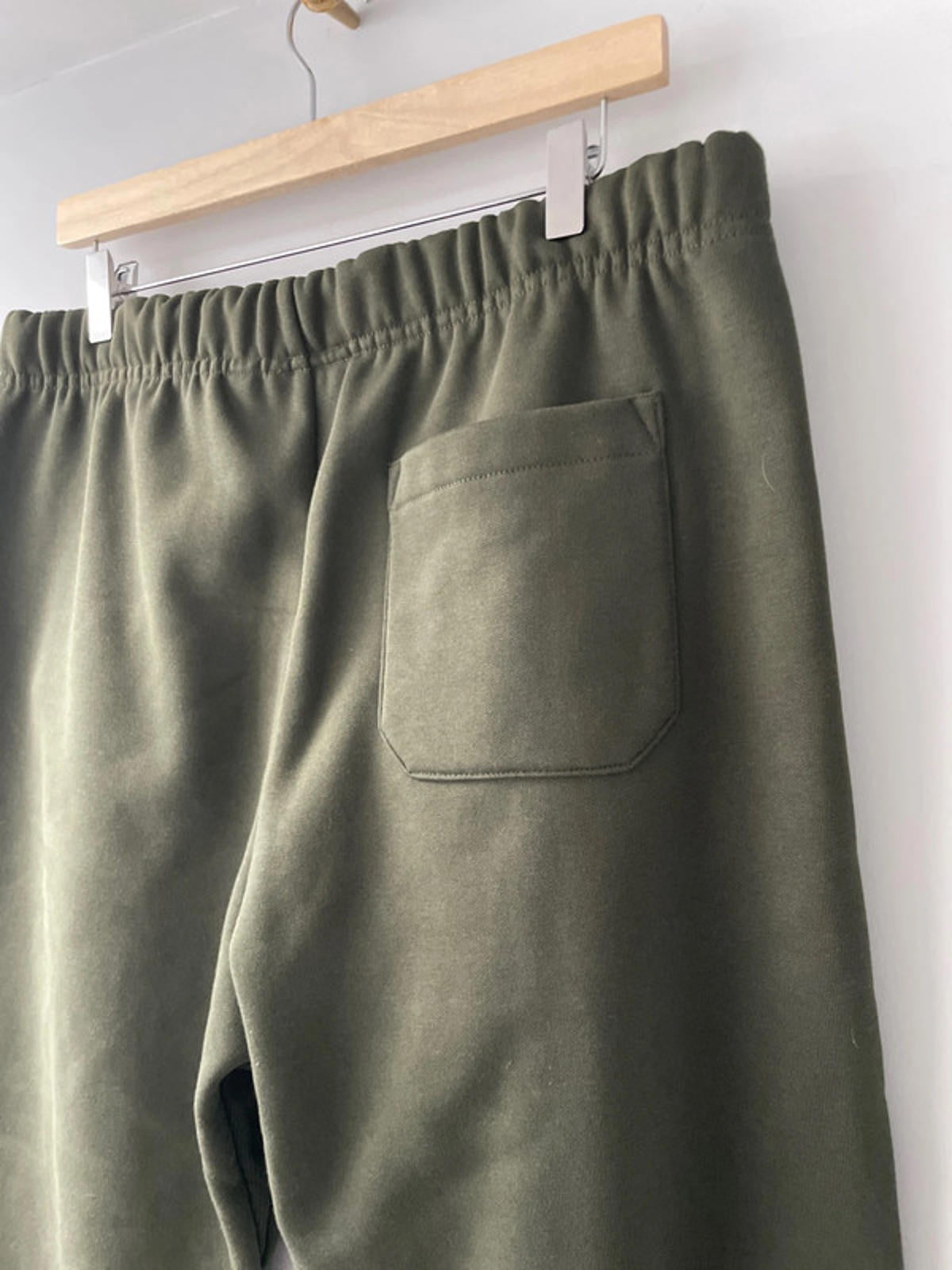 Men’s Carhartt WIP Chase Joggers with Hidden Draw String In Olive/Gold - Medium - 2414