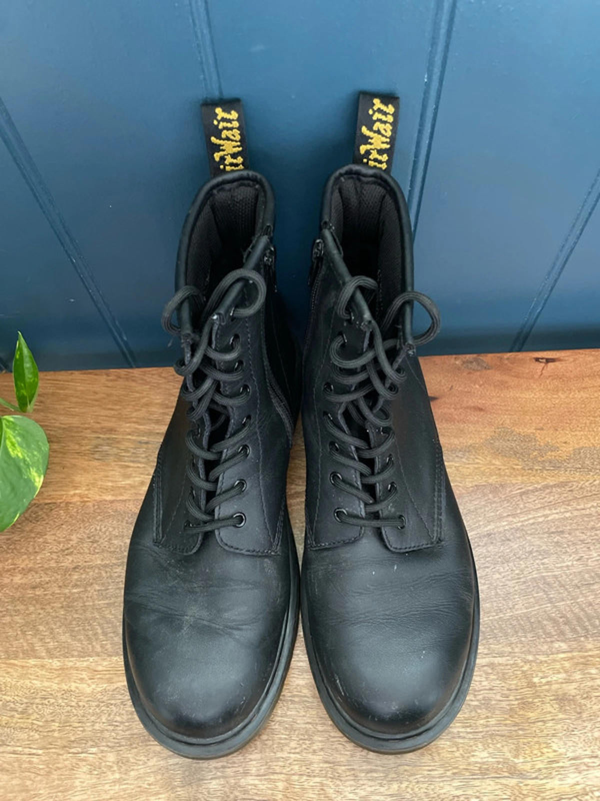 Women’s Dr Martens 1460Y Premium Leather Lace Up Boots In Black - UK5- 2170