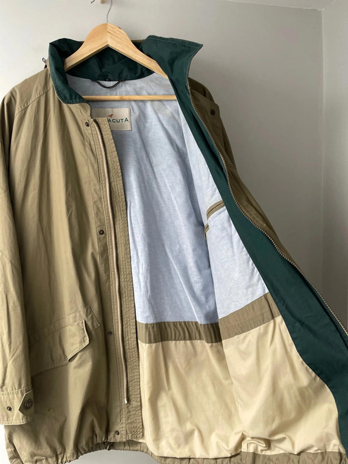 Men’s Baracuta Premium Trench Coat In Beige - Medium - 2069