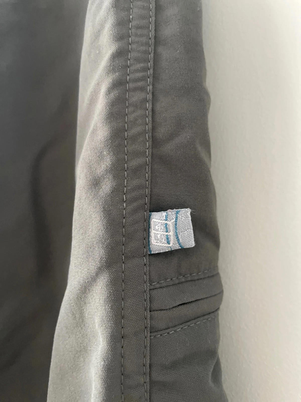 Men’s Berghaus Cargo Trousers / shorts In Grey - W34/L32 - 2441