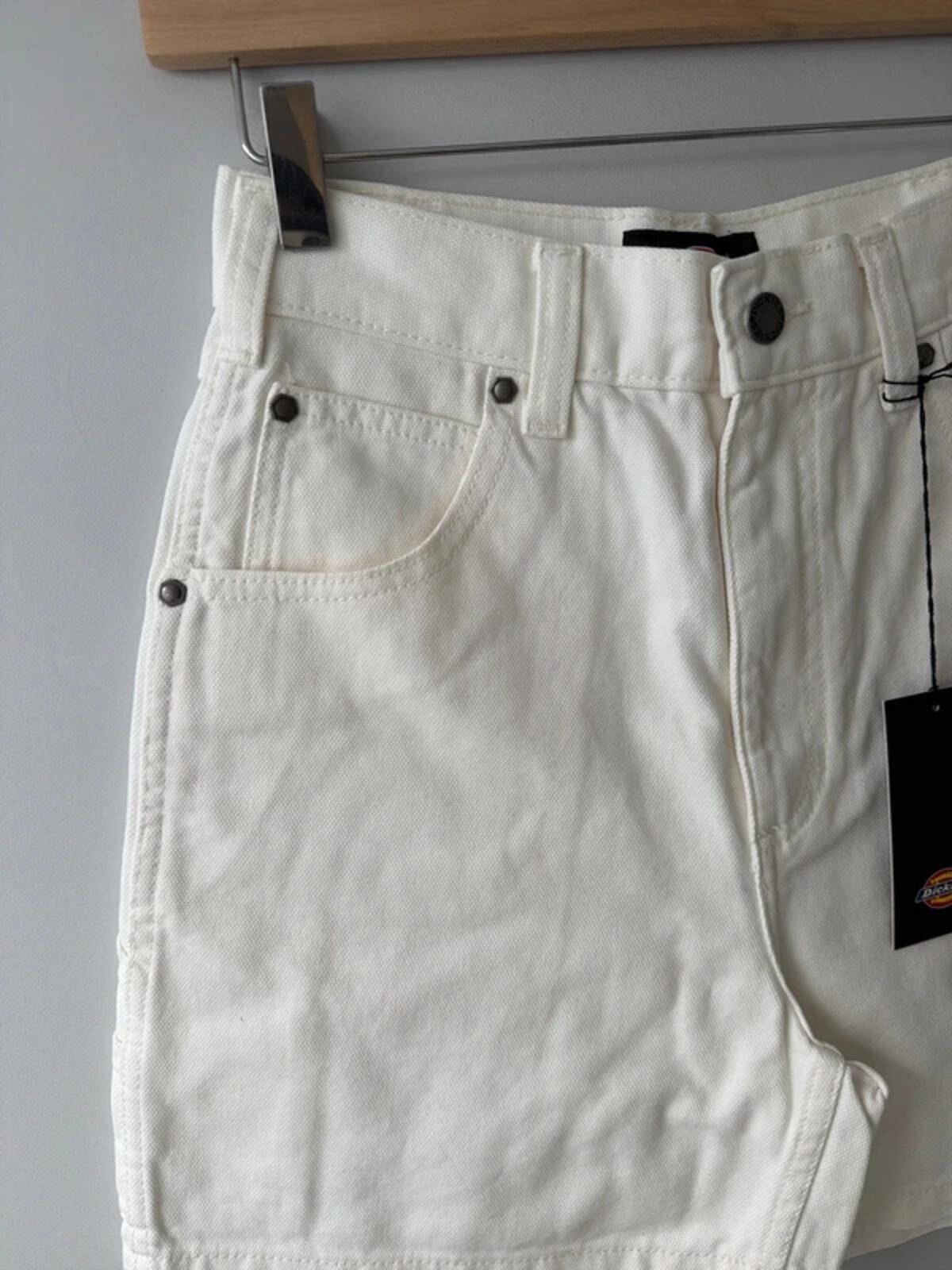 Women’s Dickies Duck Baggy Fit Cargo Shorts In Beige - W28 - 3373