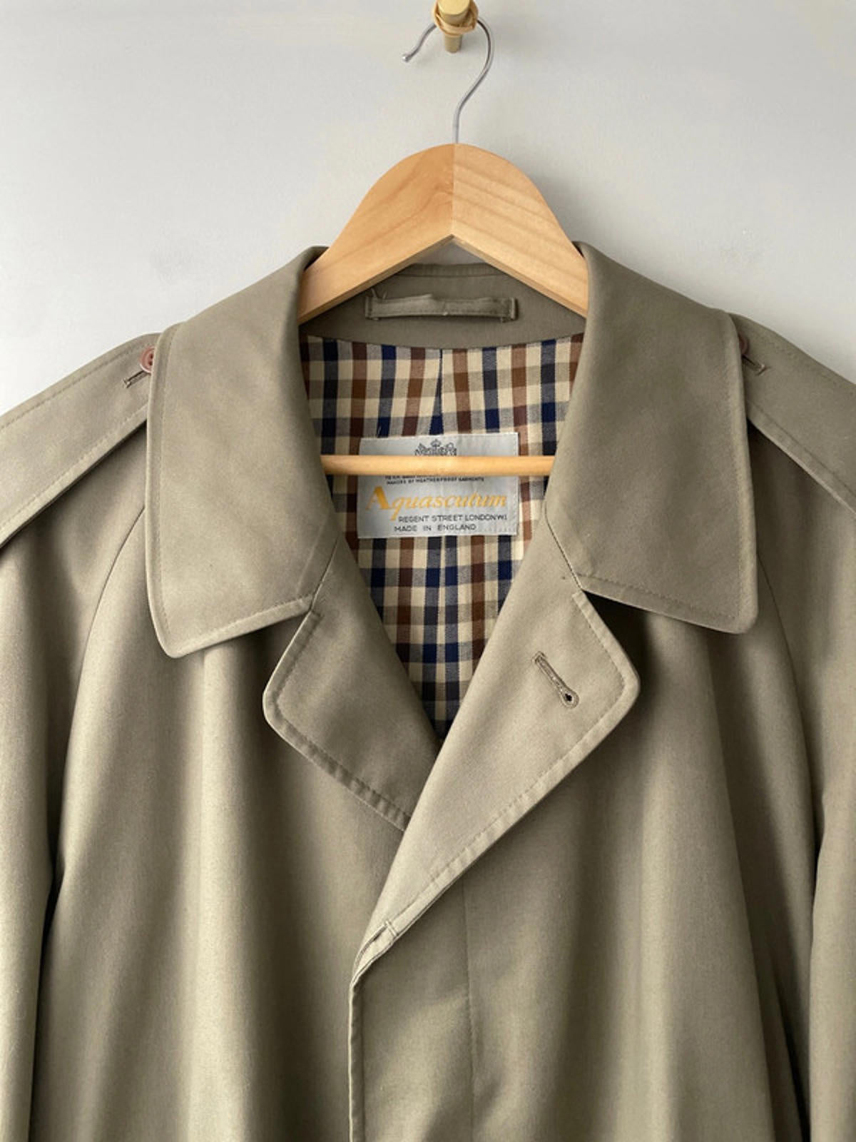 Men’s Aquascutum Trench Coat With Checked Lining In Khaki - Large - 2451